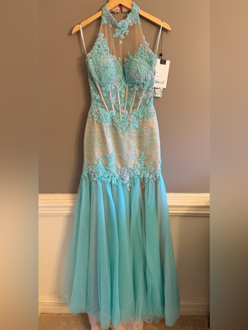 NWT Mac Duggal Lace Mermaid Gown - Size 6